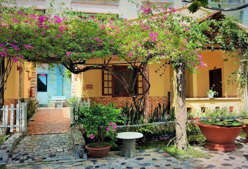 ویلای استاندارد با چشم‌انداز باغ, Thanh Dat Resort