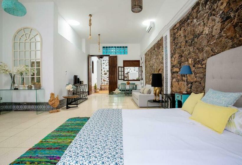 デラックススイート, El Charco Suites