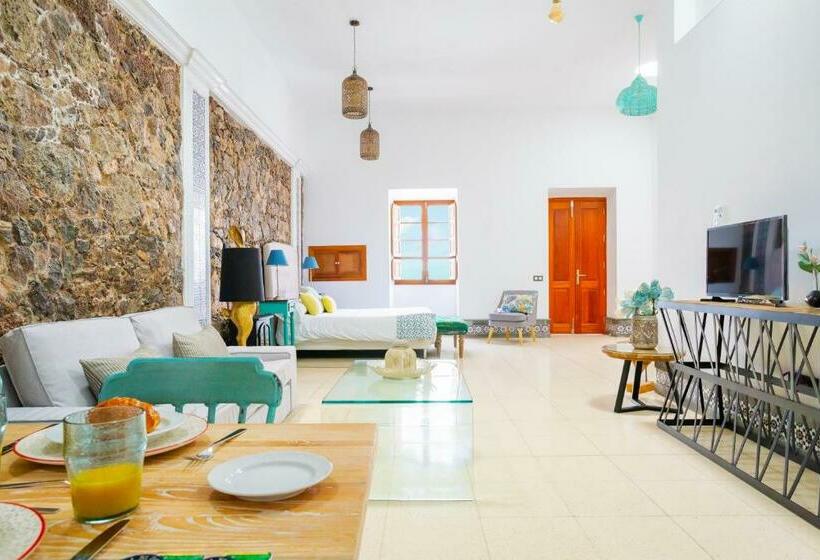 デラックススイート, El Charco Suites