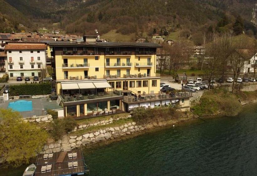 レイクビュースタンダードルーム, Albergo Mezzolago