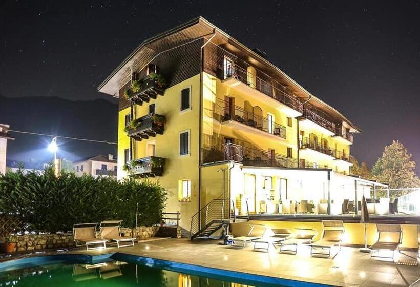 חדר סטנדרט נוף לאגם, Albergo Mezzolago