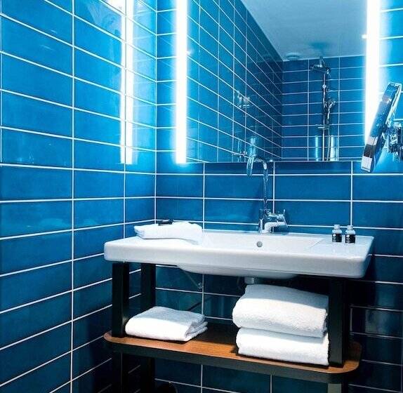 اتاق استاندارد سه نفره, Kopster Hotel Lyon Groupama Stadium
