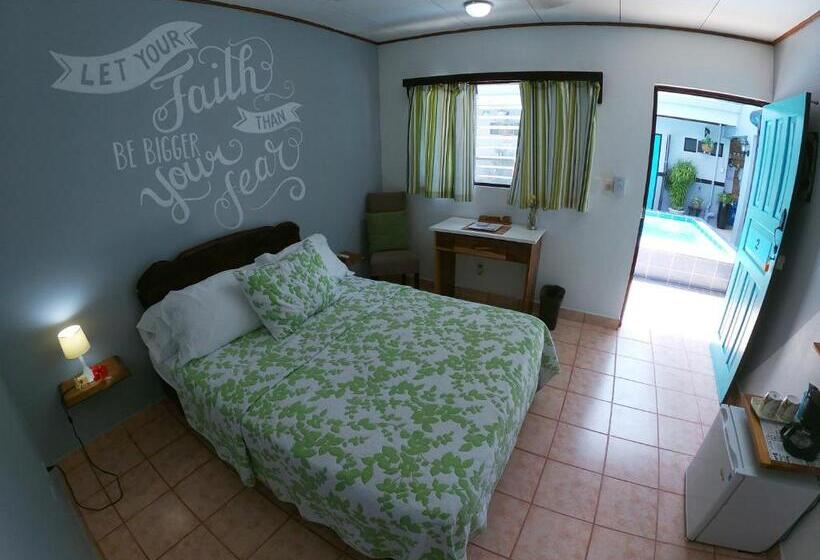 اتاق استاندارد, Perico Azul & Surf Camp