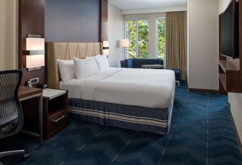 Suite, Embassy Suites By Hilton Seattle Downtown Pioneer Square
