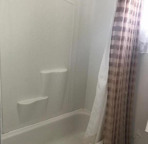 デラックススタジオ, New Country Motel