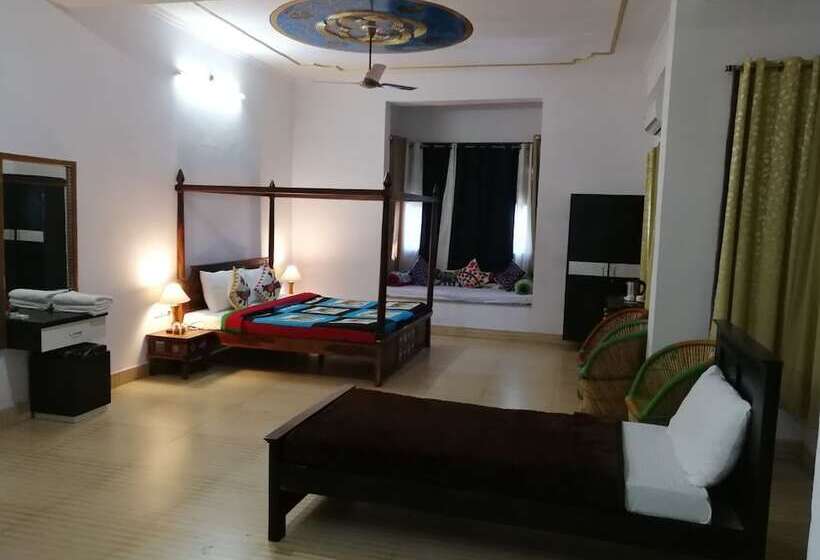 家庭间, Castle Narela Lake Resort