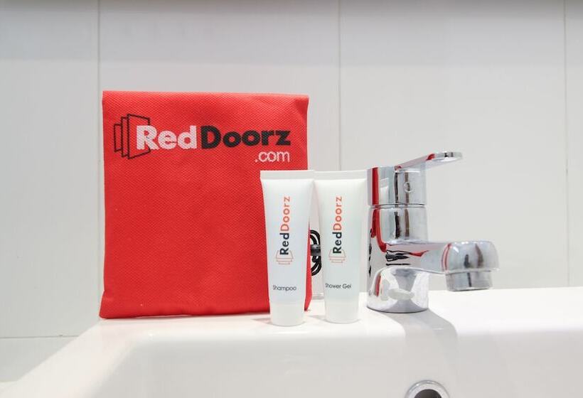 Номер Стандарт, Reddoorz Plus Near Alun Alun Selatan 2