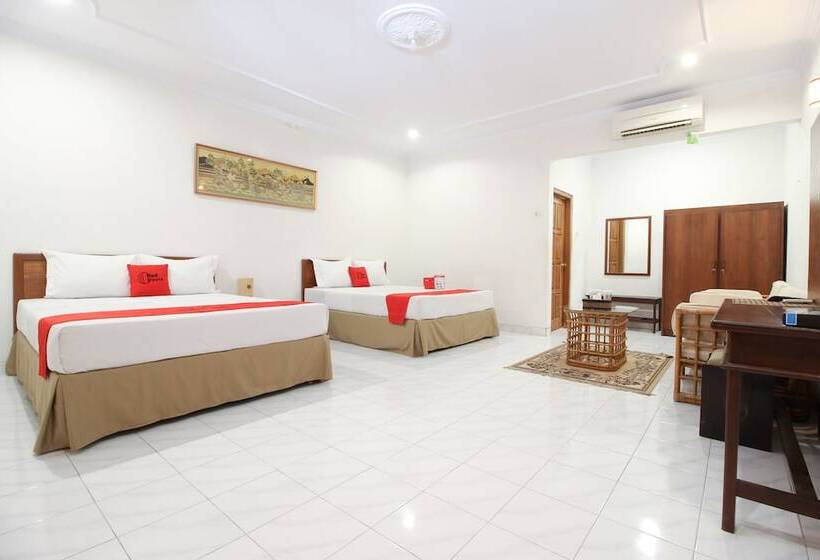Семейный Номер, Reddoorz Plus Near Alun Alun Selatan 2