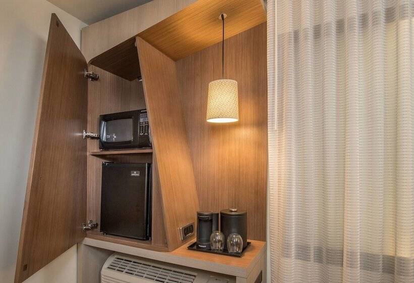 اتاق استاندارد با 2 تخت دوبل, Courtyard By Marriott Prince George
