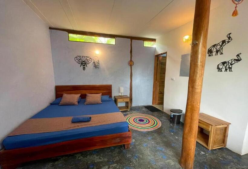 스탠다드 룸 가든 전망, El Zoo Hostel, Bar & Pool