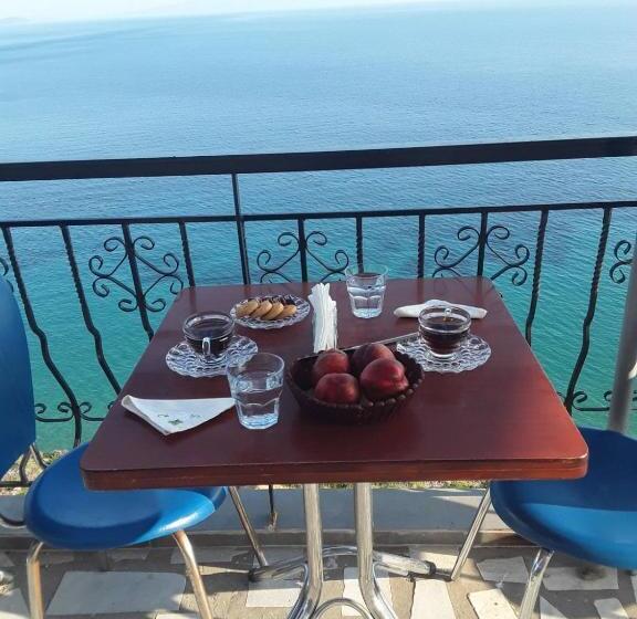 Triple Room Sea View, Odhisea Qeparo