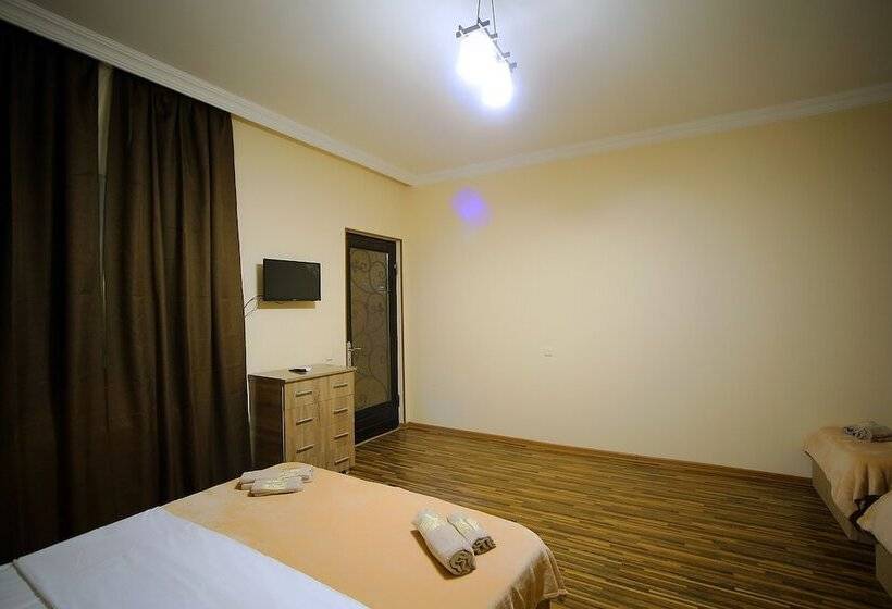 اتاق استاندارد با چشم‌انداز استخر, Oasis Villa