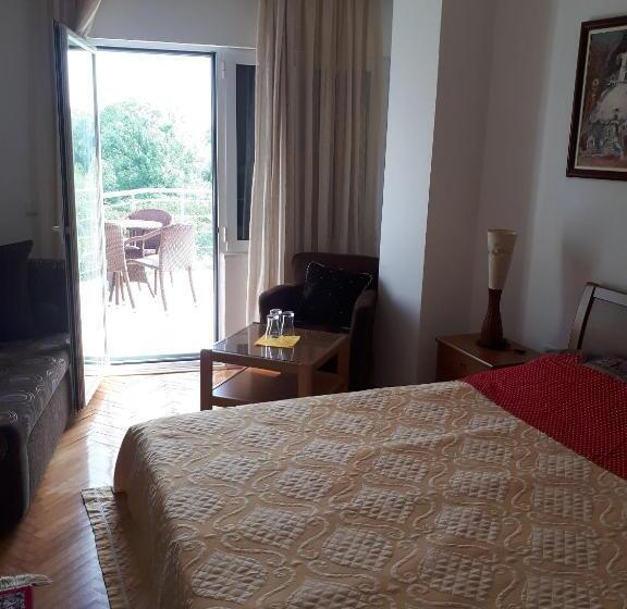 اتاق لوکس با بالکن, Apartment Biba