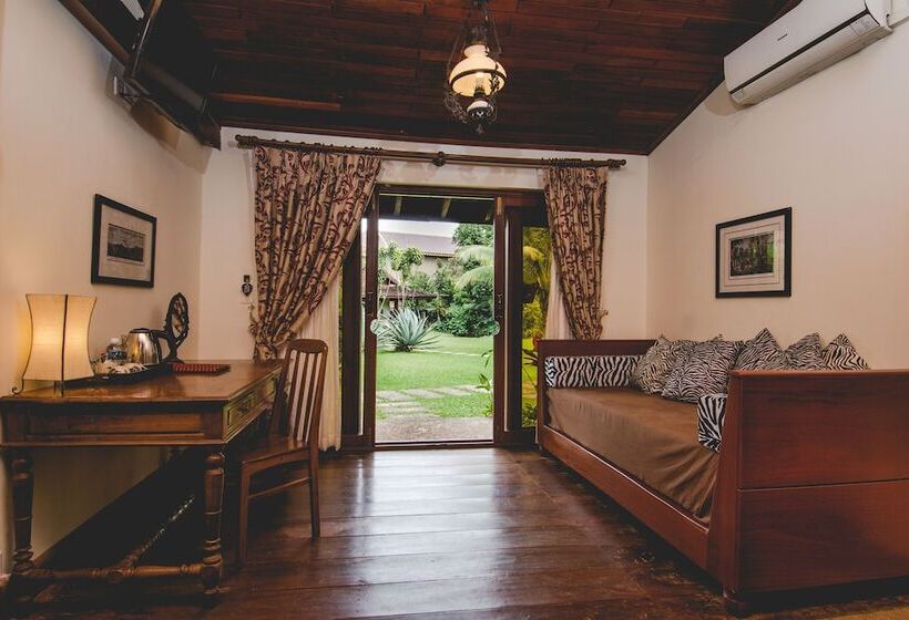 اتاق لوکس, Terres Rouges Lodge