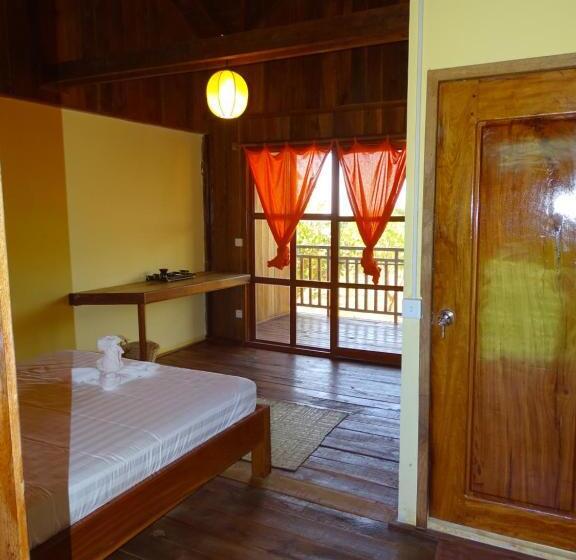 اتاق استاندارد با بالکن, Ratanakiri Paradise Hotel & Restaurant