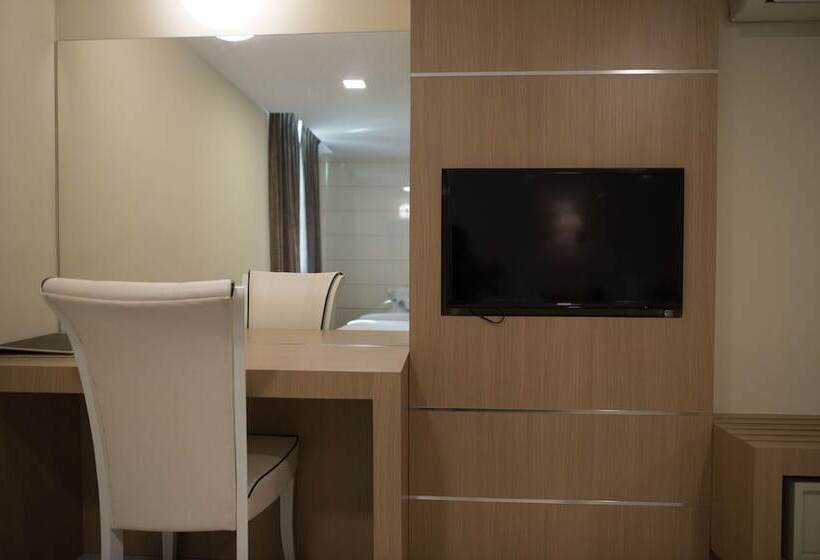 اتاق لوکس, Mornington Hotel Sitiawan