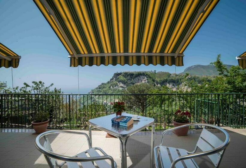 Quarto Estandar com Terraço, Albachiara