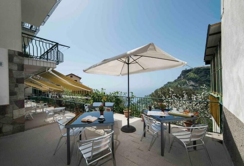 Quarto Estandar com Terraço, Albachiara