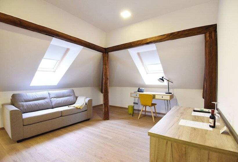 수피리어 스위트, Castellum