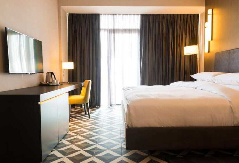اتاق استاندارد با چشم‌انداز استخر, Radisson Hotel Dakar Diamniadio