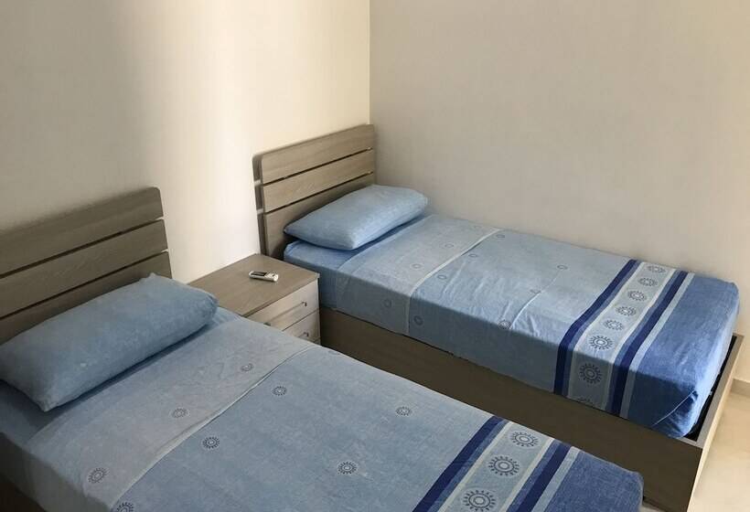 آپارتمان 1 خوابه با بالکن, The Village Apartments
