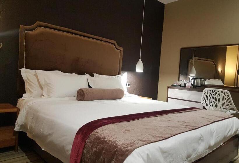 Deluxe Room King Size Bed, La Signature Guest House