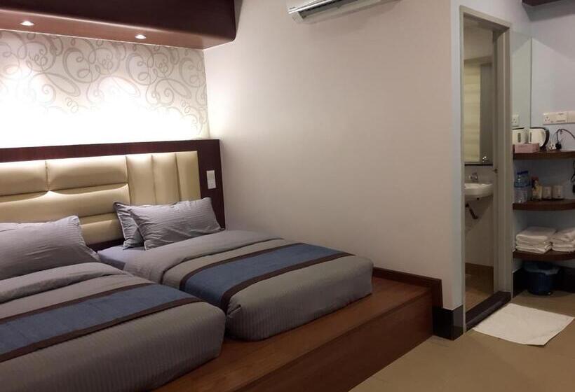 Camera Tripla Standard, De Benz Inn