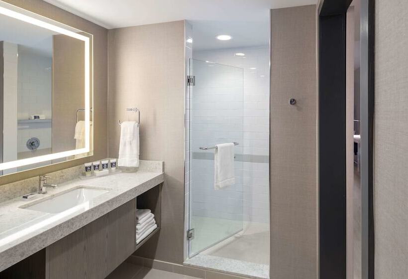 Quarto Deluxe, The Summit