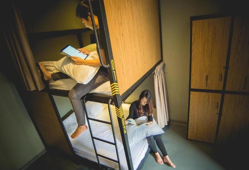 Четырехместный Номер Стандарт, Traveller Bunker Hostel 1