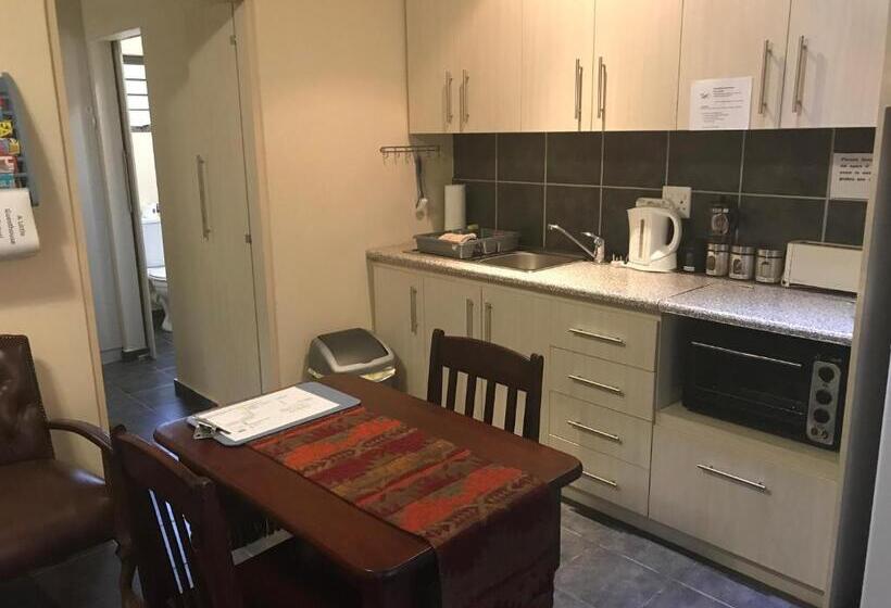 غرفة قياسية, A Little Guesthouse