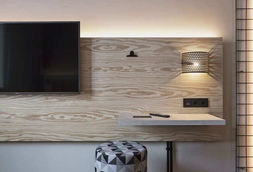 Номер Стандарт, Moxy Duesseldorf South