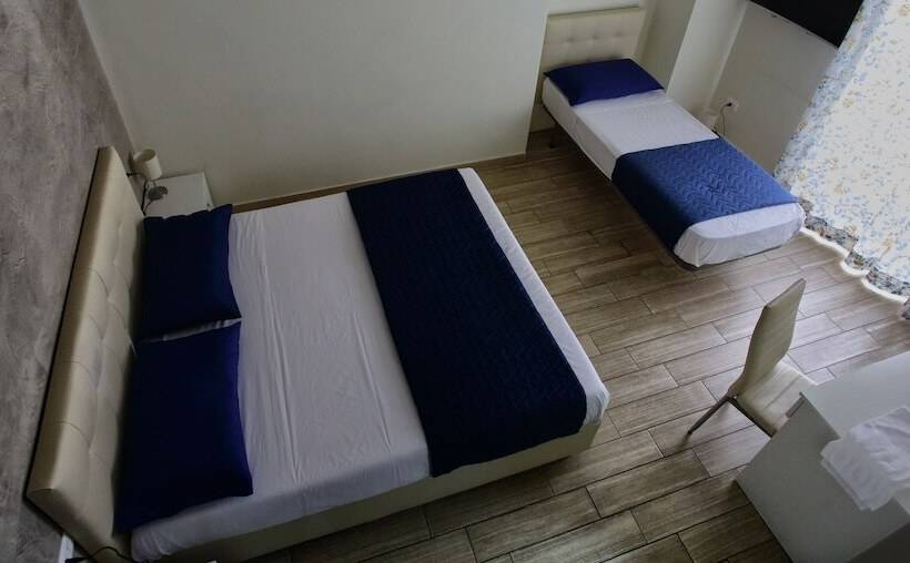 اتاق استاندارد سه نفره, Napoli City Rooms