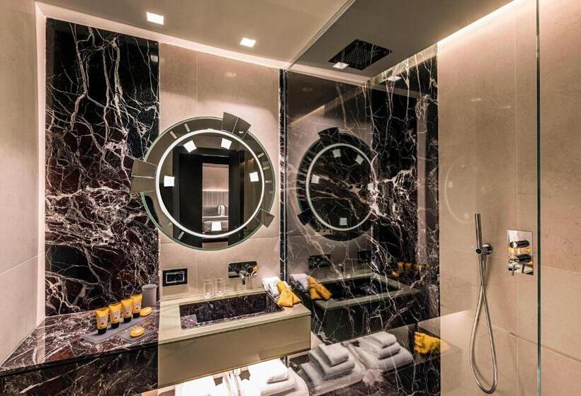 اتاق استاندارد با تخت بزرگ, The Pantheon Iconic Rome Hotel, Autograph Collection