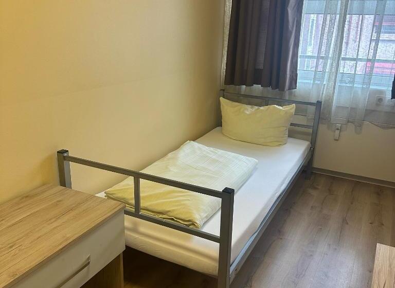 חדר סטנדרט חדר אמבטיה משותף, Low Budget Hostel