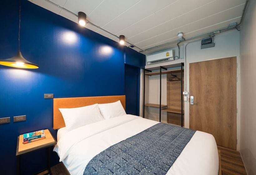 اتاق استاندارد با سرویس بهداشتی مشترک, Natee Hostel