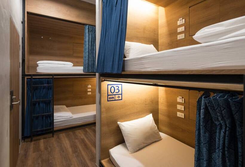 تختخواب در اتاق مشترک, Natee Hostel