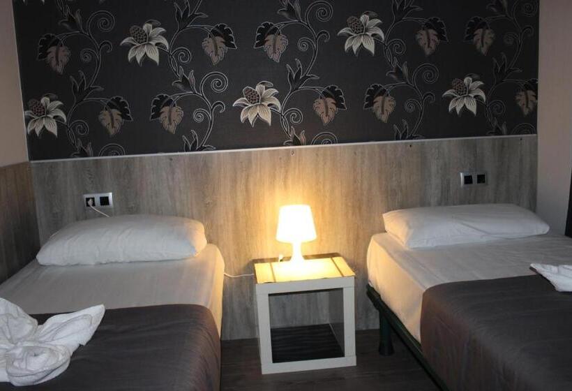 اتاق استاندارد با سرویس بهداشتی مشترک, Bcn Condal Hostal