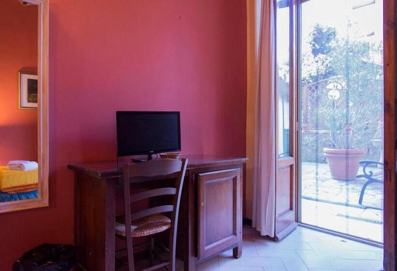 חדר סטנדרט לשלושה, Florence Decamerone B&b