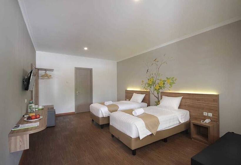 Номер Deluxe, Three Eight Front One Boutique Batu Malang