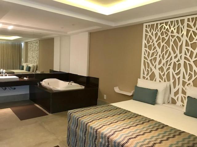 سوئیت با تخت بزرگ, Paradiso Pero Praia