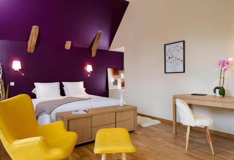 Номер Стандарт с Балконом, Logis Auberge De La Tour   Hôtel & Restaurants