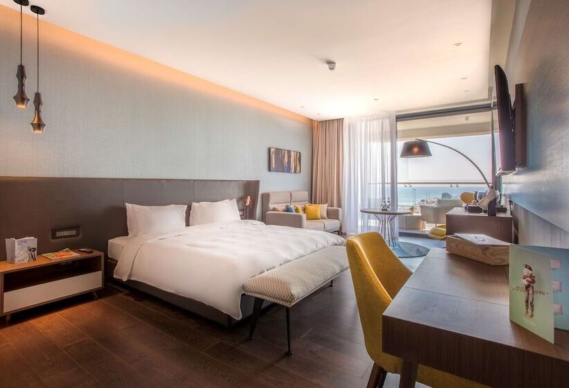 اتاق خانوادگی با چشم‌انداز دریا, Radisson Blu Hotel, Larnaca
