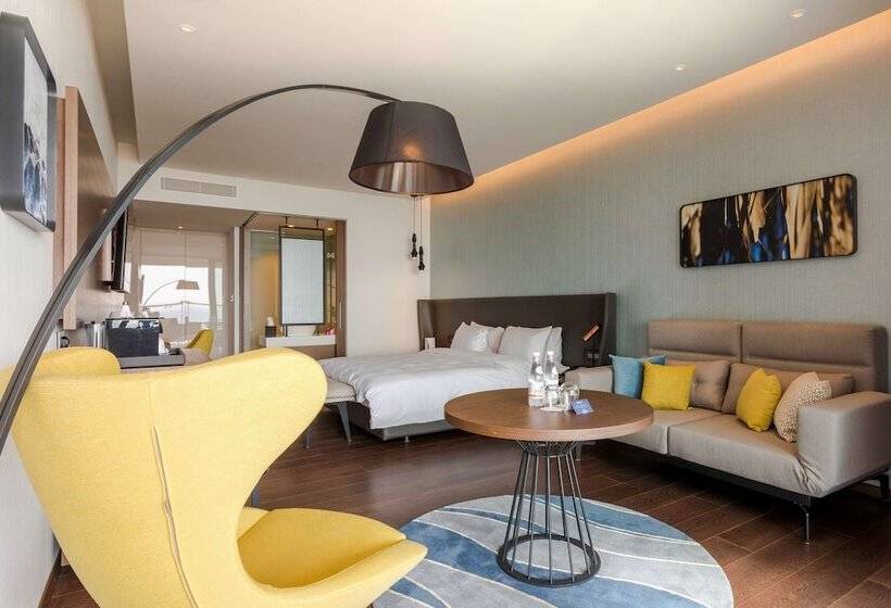 اتاق پرمیوم با چشم‌انداز دریا, Radisson Blu Hotel, Larnaca