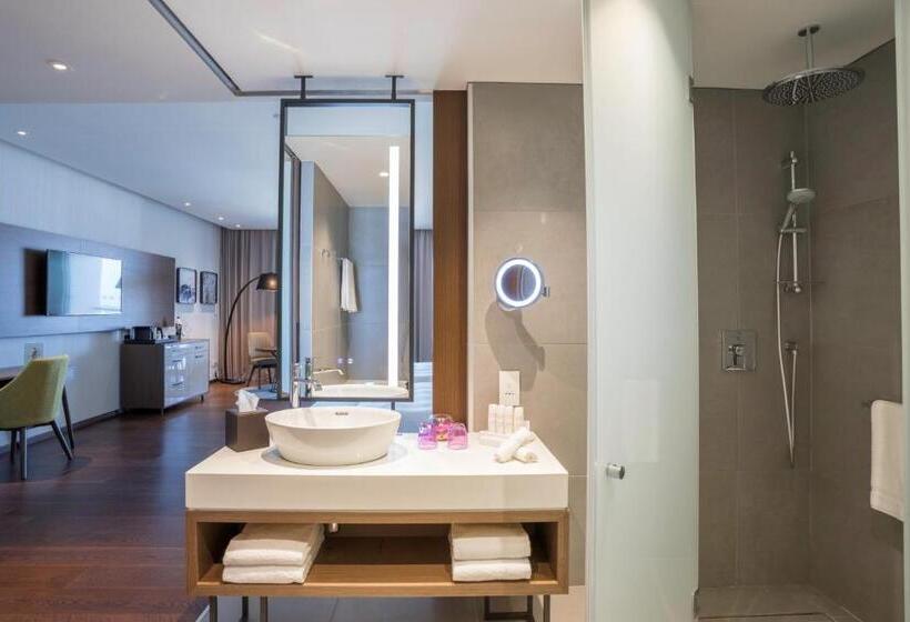 اتاق خانوادگی با چشم‌انداز دریا, Radisson Blu Hotel, Larnaca