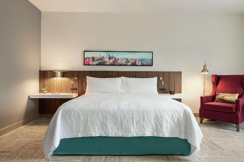 غرفة قياسية سرير كينج, Hilton Garden Inn Seattle Airport