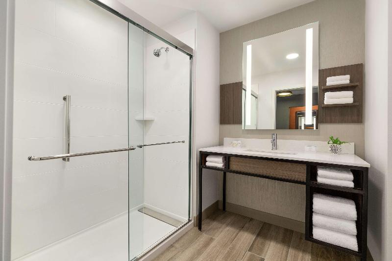 غرفة قياسية لذوى الاحتياجات الخاصة, Hilton Garden Inn Seattle Airport
