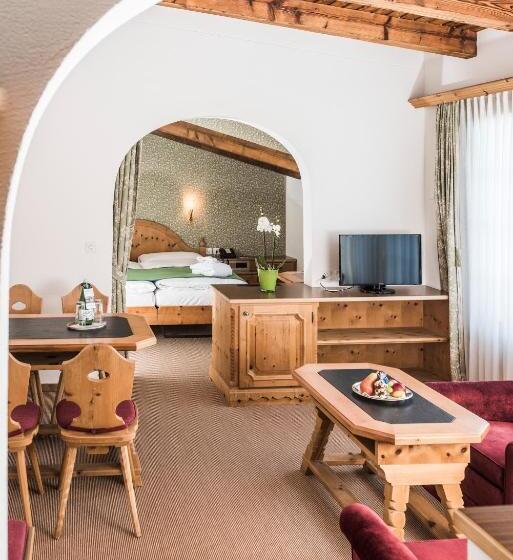 سوییت جونیور با بالکن, Soldanella By Hotel Adula