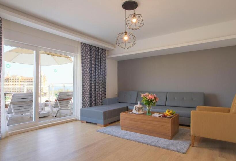 Люкс 2 Спальни, Greenwood Suites Resort