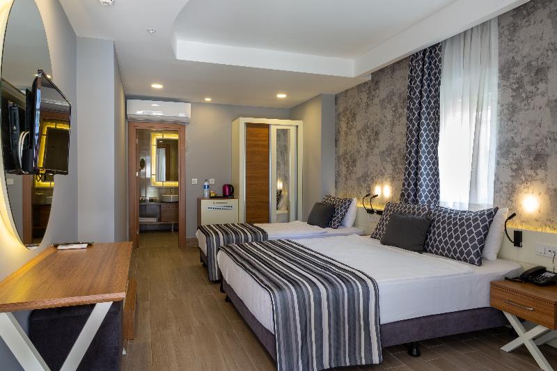 Номер Стандарт Вид на Бассейн, Greenwood Suites Resort
