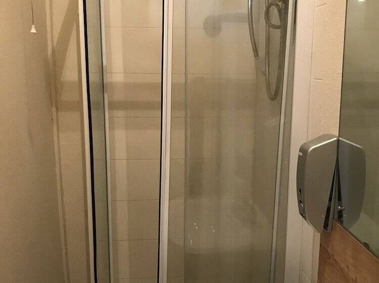اتاق خانوادگی, Fawlty Towers